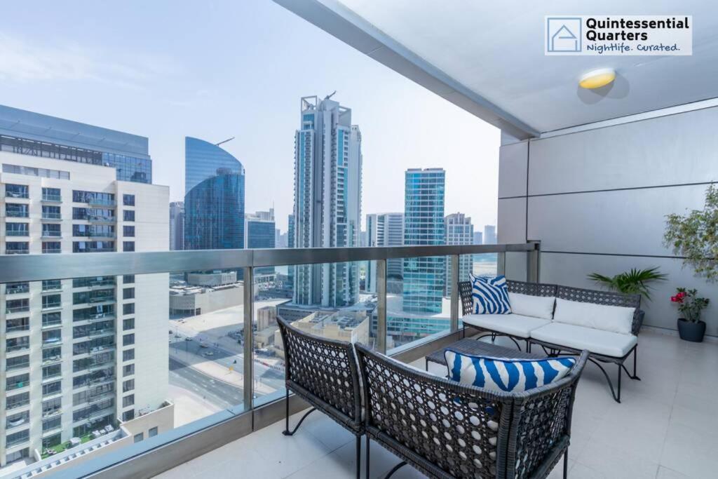 Downtown Cozy Home + Partitioned Living Room Dubai Exterior photo